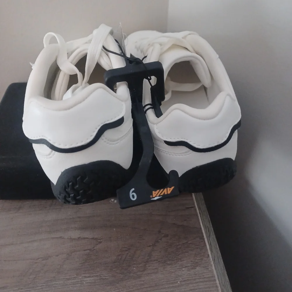 Avia Athletic Retro Slim Sneakers Sz 9